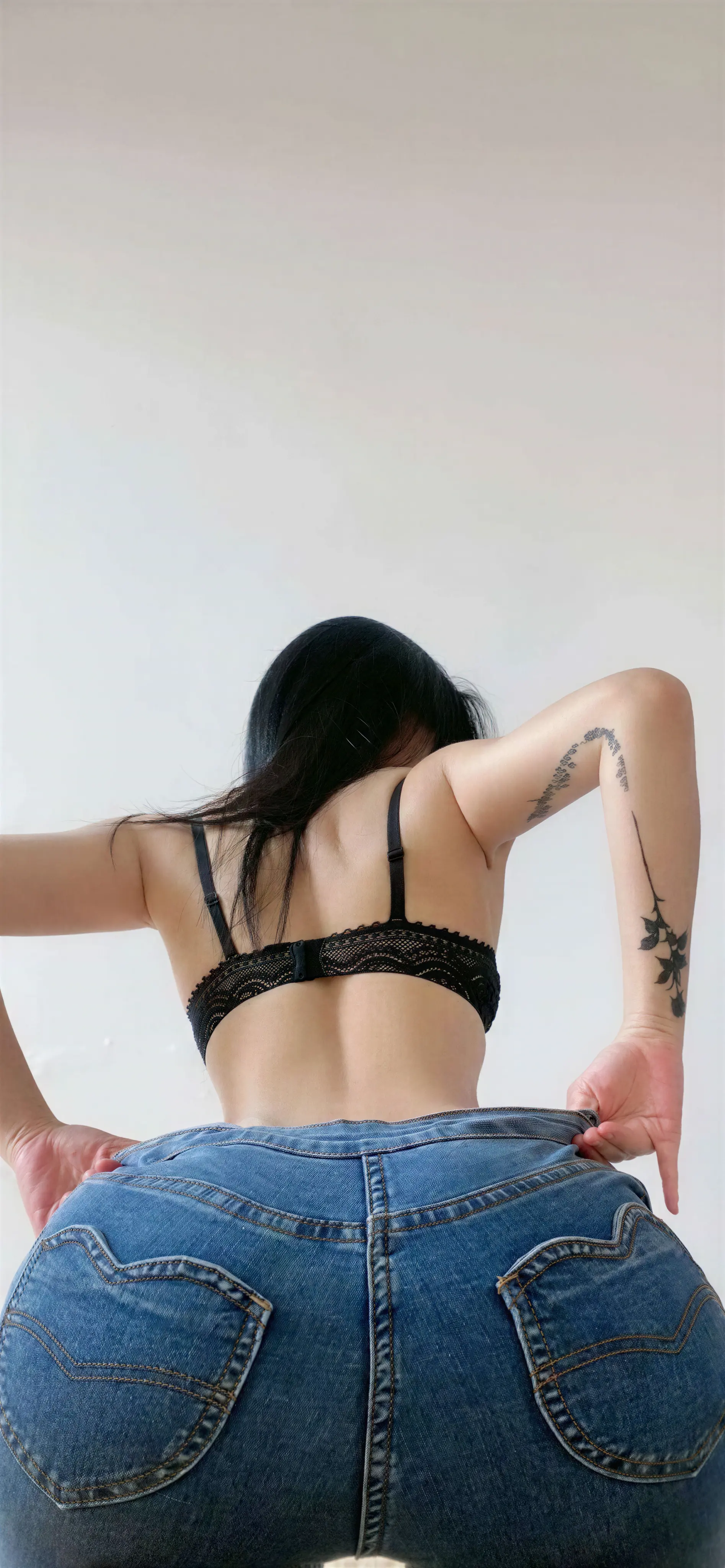 俏妞qiaoniuTT – 后视觉牛仔裤 12P